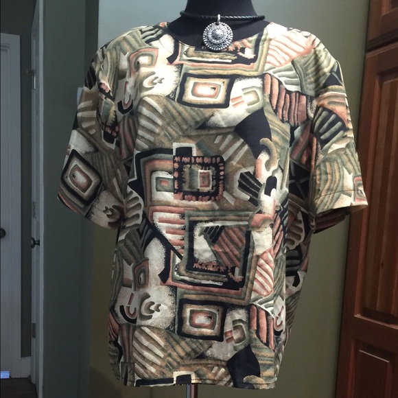 Lovely shirt with beautiful colors size large - Picture 2 of 4