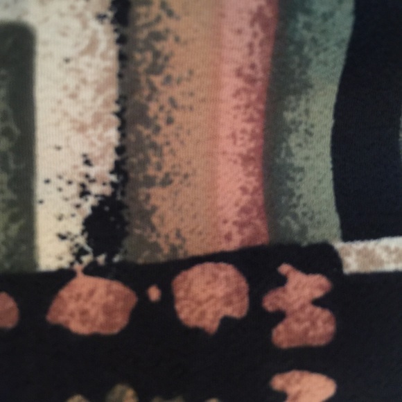 Lovely shirt with beautiful colors size large - Picture 4 of 4