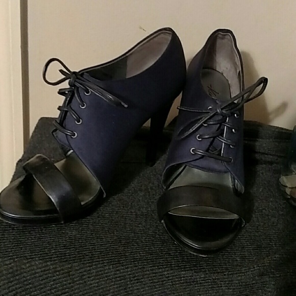 Hard to find heels by Kenneth Cole