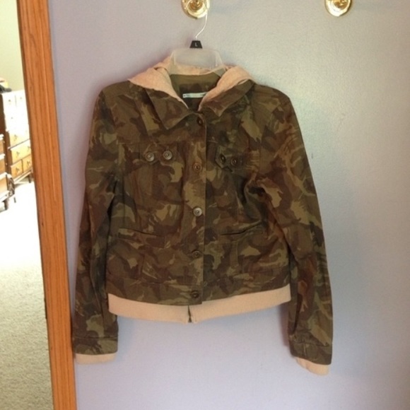 Camouflage long sleeved jacket