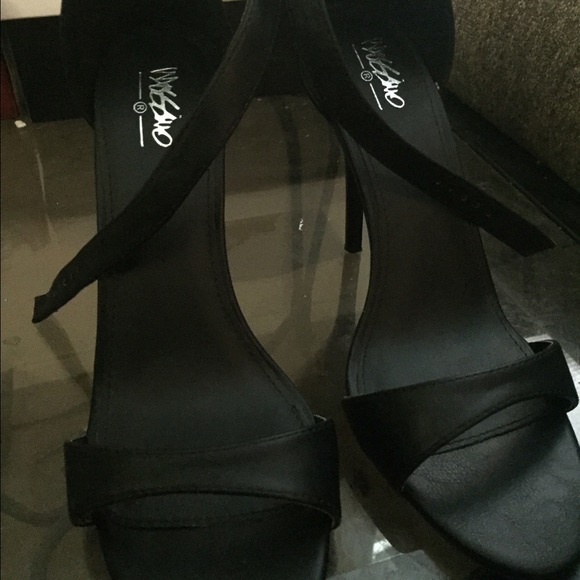 Shoes.. size 8