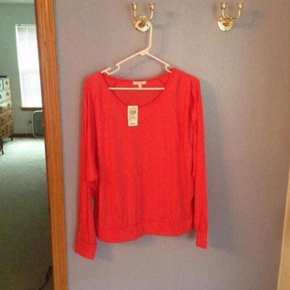 Thin long sleeve top