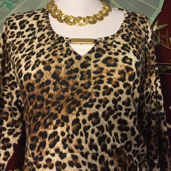 Top with Leopard Design - Picture 2 of 3