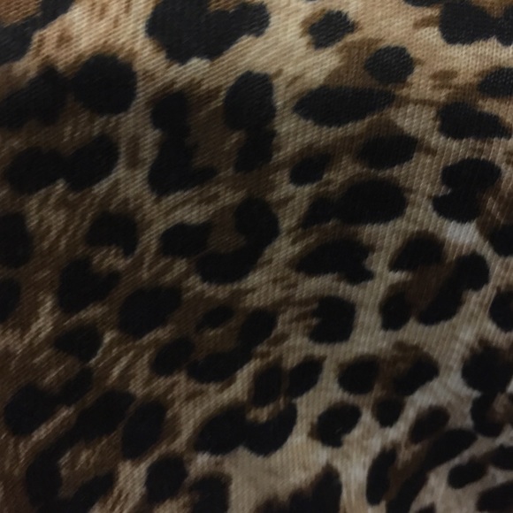 Top with Leopard Design - Picture 3 of 3