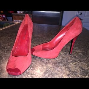 Red pumps