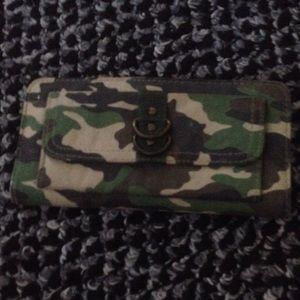 Camo wallet