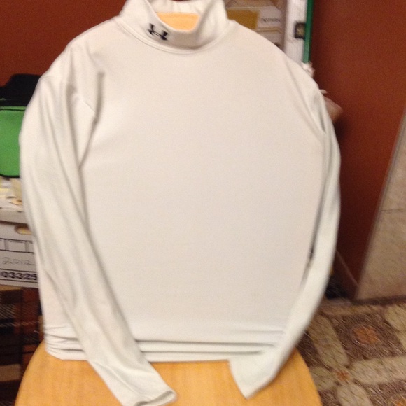 Under armor long sleeve shirt