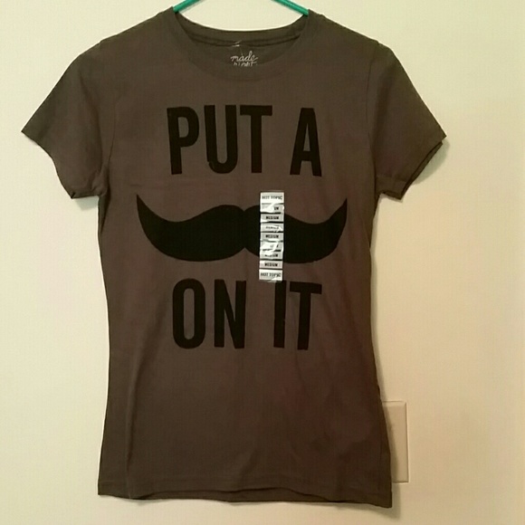 Mustache baby-t, Med