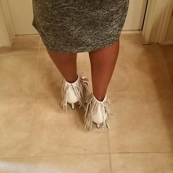 White fringed heels - Picture 3 of 3