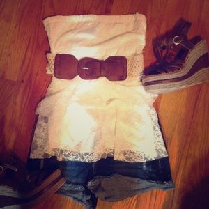 Lace ivory tube top with belt! NWT