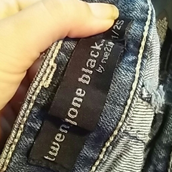 Cute, in style jeans - Picture 3 of 3