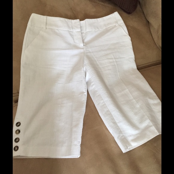 IZ beyer white shorts, can go casual or dress💋