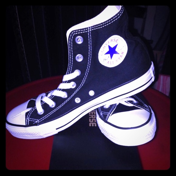 🎈BNWB/CONVERSE CHUCK TAYLORS🎈