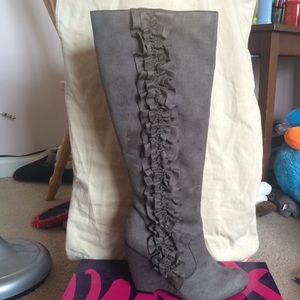 ELLE RIVA GREY WEDGE BOOTS