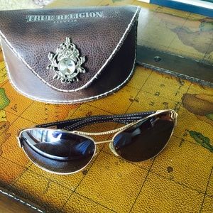 😎😎HOST Pick 🎀🙏🏼True Religion aviator glasses.