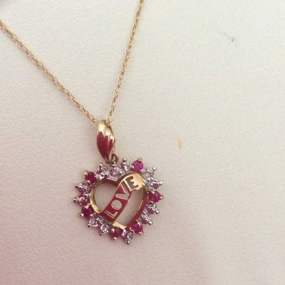 Stunning 10k gold heart pendant & 10k chain - Picture 3 of 3