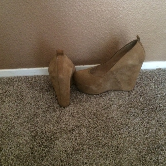 Also beige wedges - Picture 3 of 3