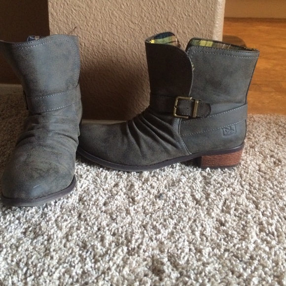 Gray booties - Picture 2 of 3