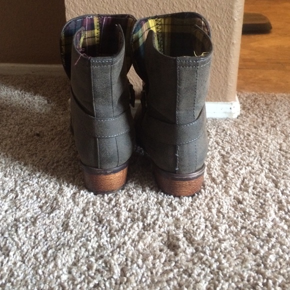 Gray booties - Picture 3 of 3