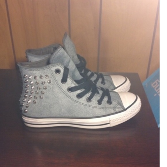 ⭐️NWOT⭐️Grey Spiked Converse