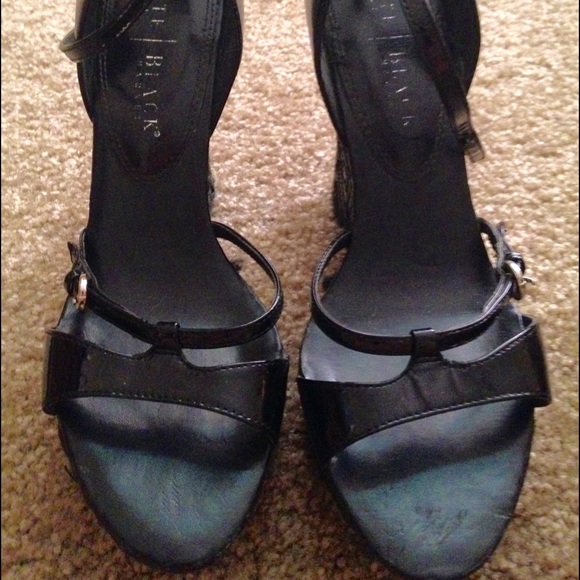 Black house white market wedges