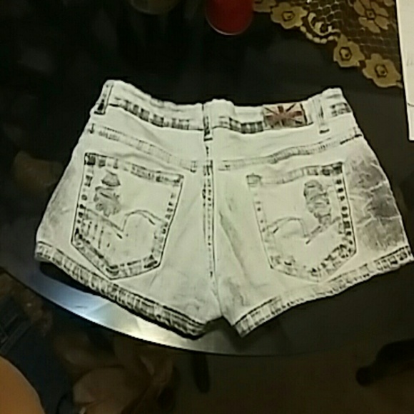 Destroyed Short - Picture 2 of 3