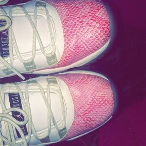 more pictures of the pink snakeskins 11 . size 6