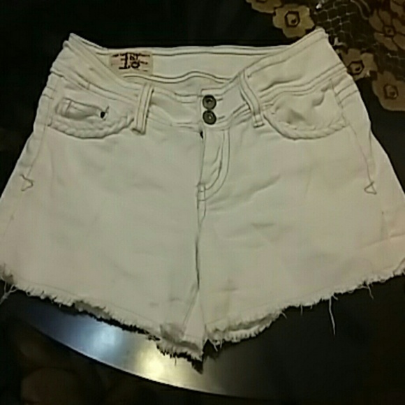 White short - Picture 1 of 2