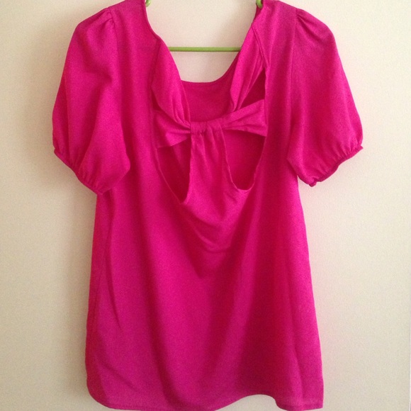 Short sleeved bow back blouse