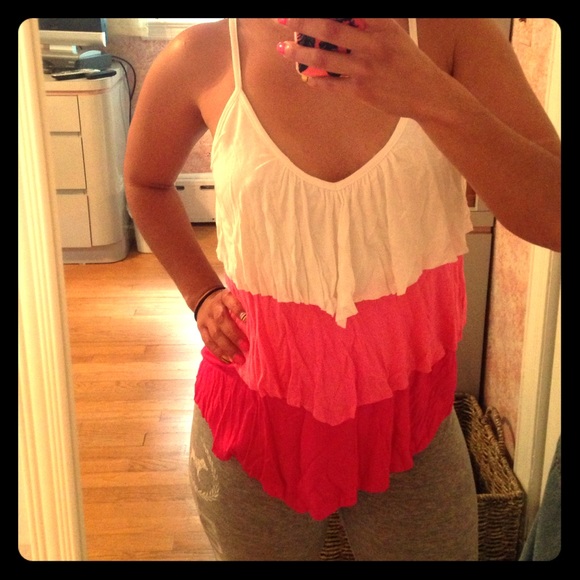 Body Central Tops - 🎀⚪️pink and white tiered tank top never worn!