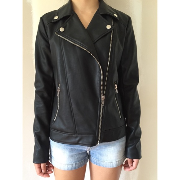 F21 black faux leather motorcycle jacket