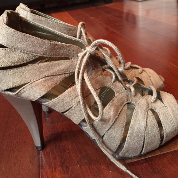 ELLE gladiator heels! - Picture 3 of 4