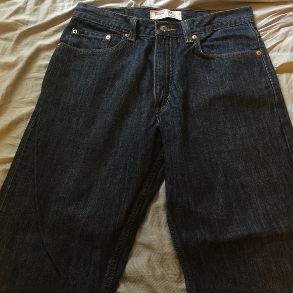 Men's Levi's dark jeans