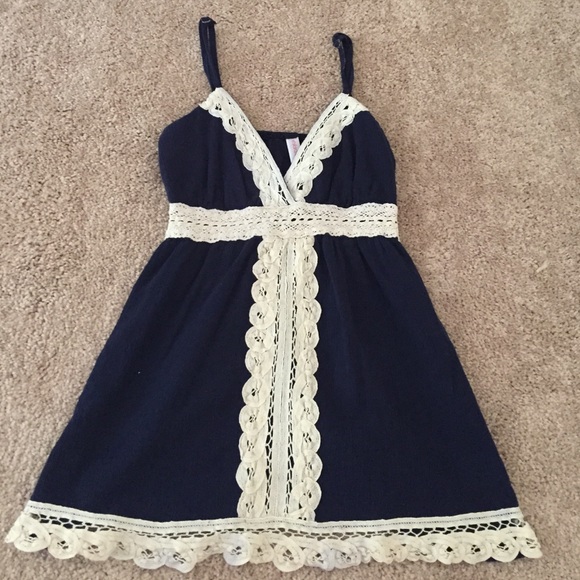 Cute navy tank top!