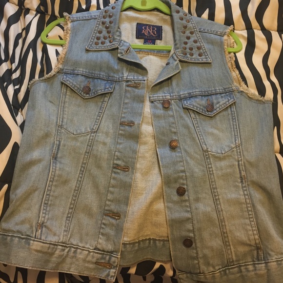 Jean vest with studded collar