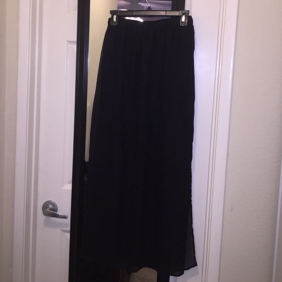 Forever 21 Black Maxi Skirt with Slit - Picture 2 of 4