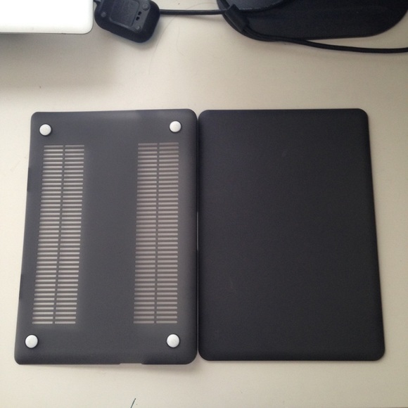 macbook pro 13" matte semi-translucent black case