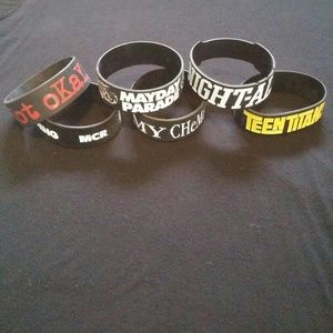 6 rubber bracelets