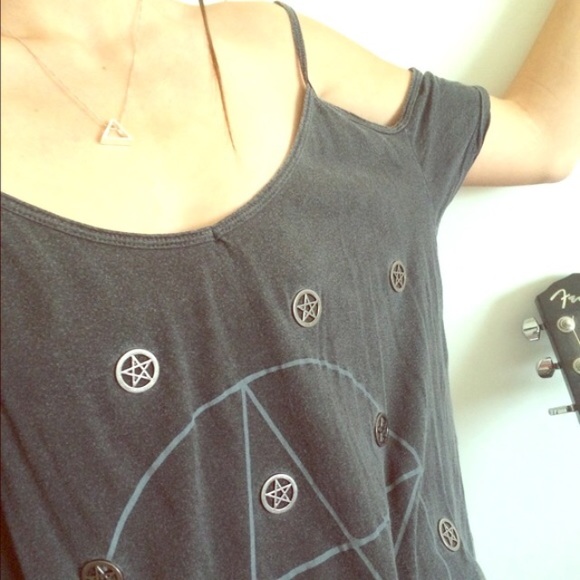 Pentagram tee