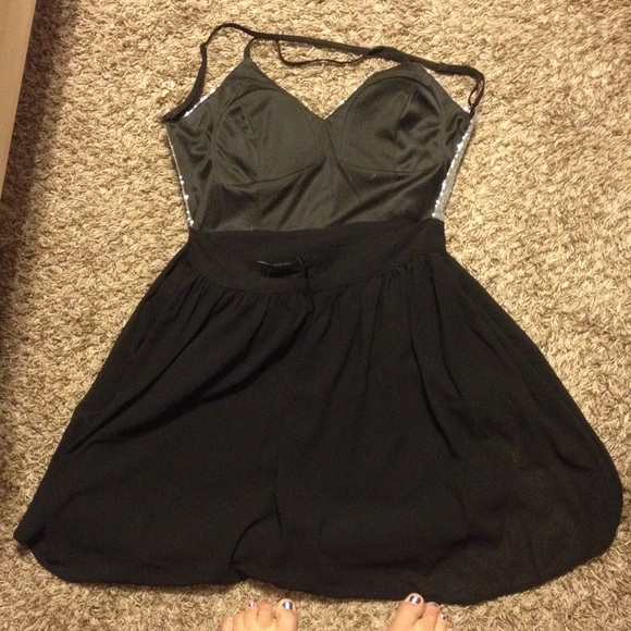 cute formal dress black and loose on bottom - Picture 2 of 4