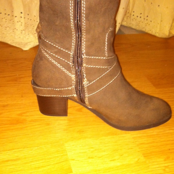 Boots - Picture 2 of 4