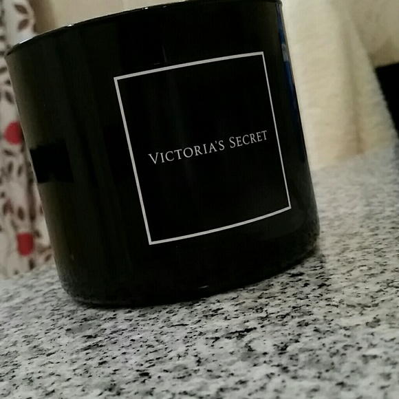 Brand New Victoria Secret Bombshell Candle