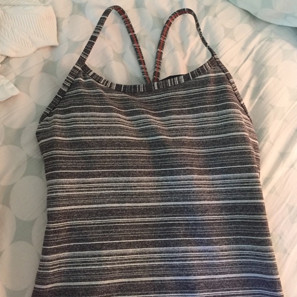 ON HOLD- Lulu lemon power y tank!