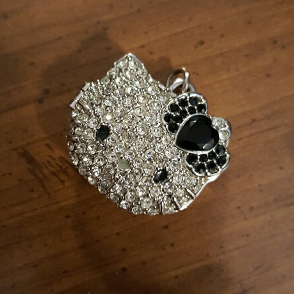 Hello Kitty Locket - Picture 1 of 1