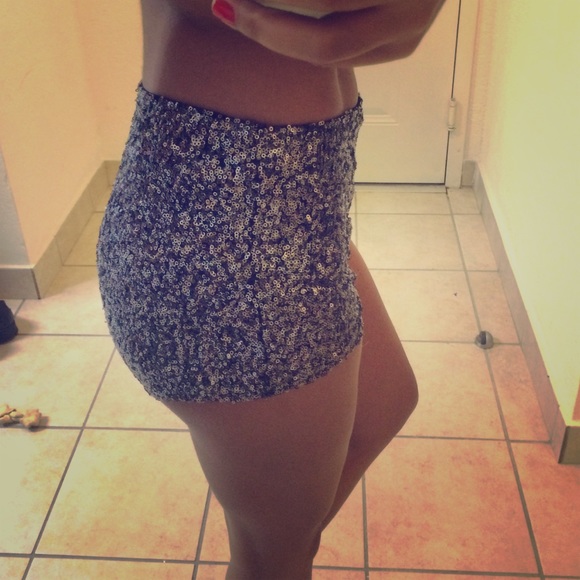 Mid/high waisted sequin shorts