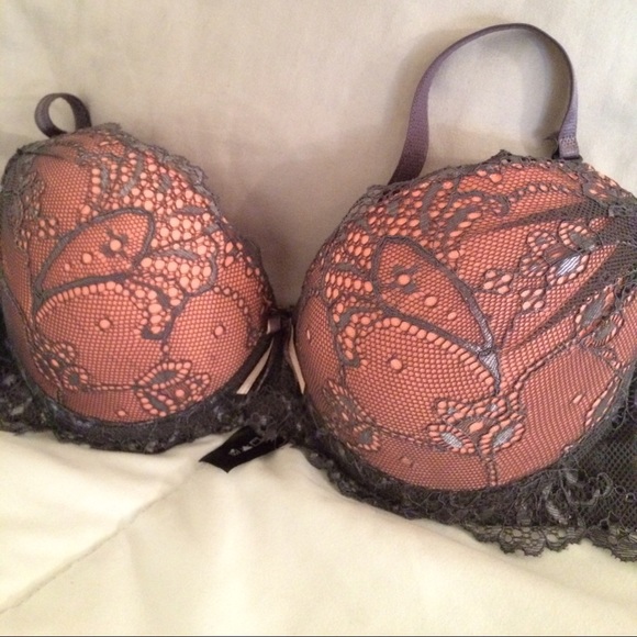 NWOT Coral and Lace Push-up Bra