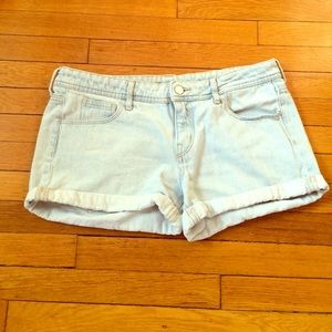 📚SALE📚Light wash denim shorts from H&M