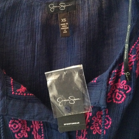 Cute button top 💗 - Picture 2 of 2