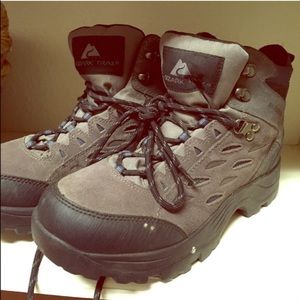 Waterproof hiking shoes