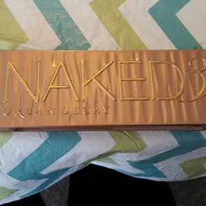 Naked 3 eyeshadow pallete